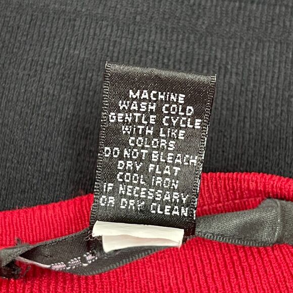 Cable & Gauge Women's Knit Top Size 2X Red Black Square Neck - Picture 8 of 8